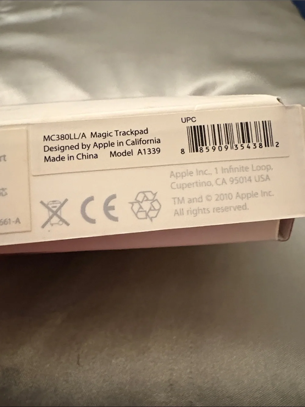 Apple Magic Trackpad - Silver/White Wireless Touchpad A1339 1st generation